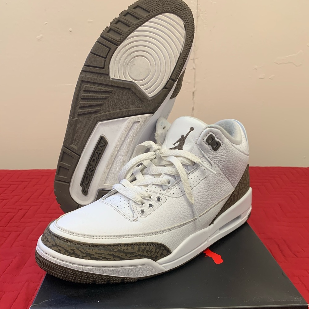 Jordan 3 “Mocha” sz 9.5 💯 Authentic